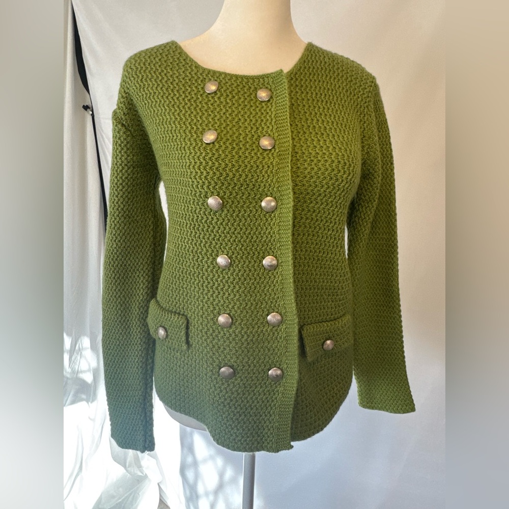 Avorwe size 42 green tailored sweater, gold button detail front/faux pockets